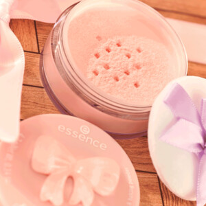 essence FaBOWlous Loose Setting & Baking Powder 01 Bow, Set, Go! - 3.85 euro