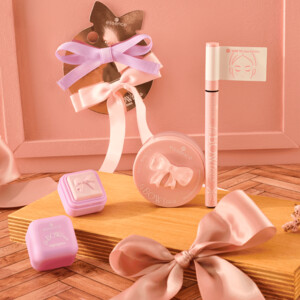 essence FaBOWlous Loose Setting & Baking Powder 01 Bow, Set, Go! - 3.85 euro