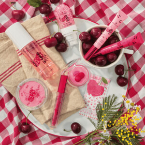 essence So Cherry Peptide Lipgloss 02 Cherry, Cherry Baby! - 3.05 euro