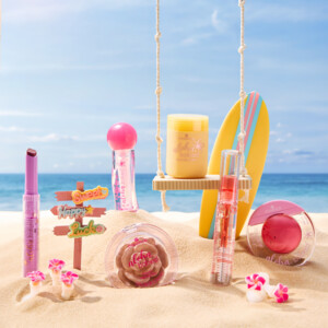 essence Aloha, Babes! Flower Highlighter 01 Paradise. Glow. Repeat. - 3.19 euro