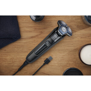 Philips Shaver Series 7000 + 3 Extra Cartrides - 173.99 euro