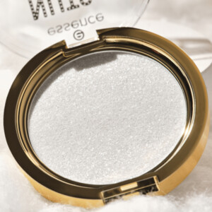 essence Nuts About You All-Over Highlighter 01 - 3.85 euro