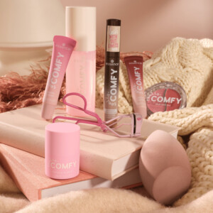 essence Feelin' Comfy Lash Mascara 01 Lash Cocoon - 4.25 euro