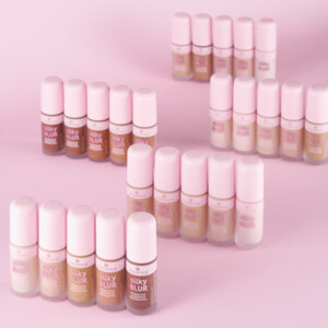 essence Silky Blur Hydrating Longwear Foundation 120 - 5.69 euro