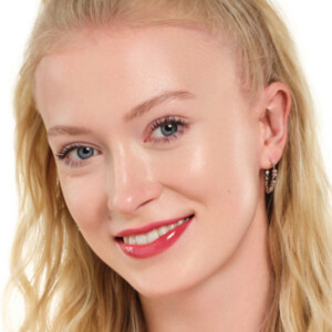 essence Juicy Bomb Plumping Lipgloss 02 Sour Cherry - 2.95 euro