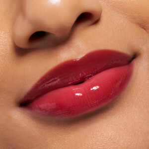 essence Juicy Bomb Plumping Lipgloss 02 Sour Cherry - 2.95 euro
