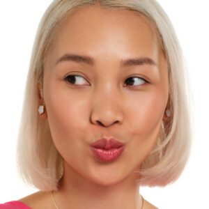 essence Juicy Bomb Plumping Lipgloss 08 Pure Raspberry - 2.95 euro