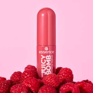 essence Juicy Bomb Plumping Lipgloss 08 Pure Raspberry - 2.95 euro