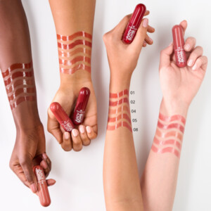 essence Juicy Bomb Plumping Lipgloss 08 Pure Raspberry - 2.95 euro