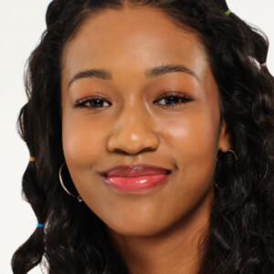 essence Juicy Bomb Plumping Lipgloss 05 Soft Apricot - 2.95 euro