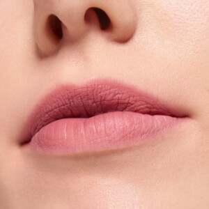 essence Blur Soufflé Matte Lip Cream 06 Pillow Talking - 3.35 euro