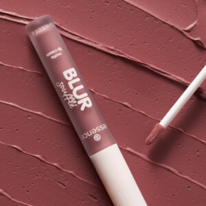 essence Blur Soufflé Matte Lip Cream 06 Pillow Talking - 3.35 euro