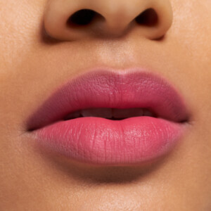 essence Blur Soufflé Matte Lip Cream 05 Crush Hour - 3.49 euro