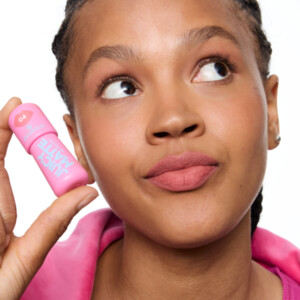 essence Juicy Matte Lip Mousse 04 Dreamy Blossoms - 2.89 euro