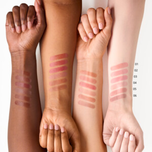 essence Blur Soufflé Sheer Nude Lip Balm 01 Nude Beige - 2.95 euro