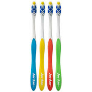 12x Jordan Tandenborstel Total Clean Medium 4-pack - 24.99 euro