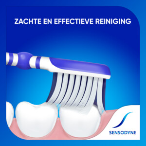 3x Sensodyne Tandenborstel Complete Care Soft - 8.97 euro