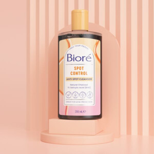 Bioré Houtskool Anti-Puistjes Cleanser - 10.99 euro